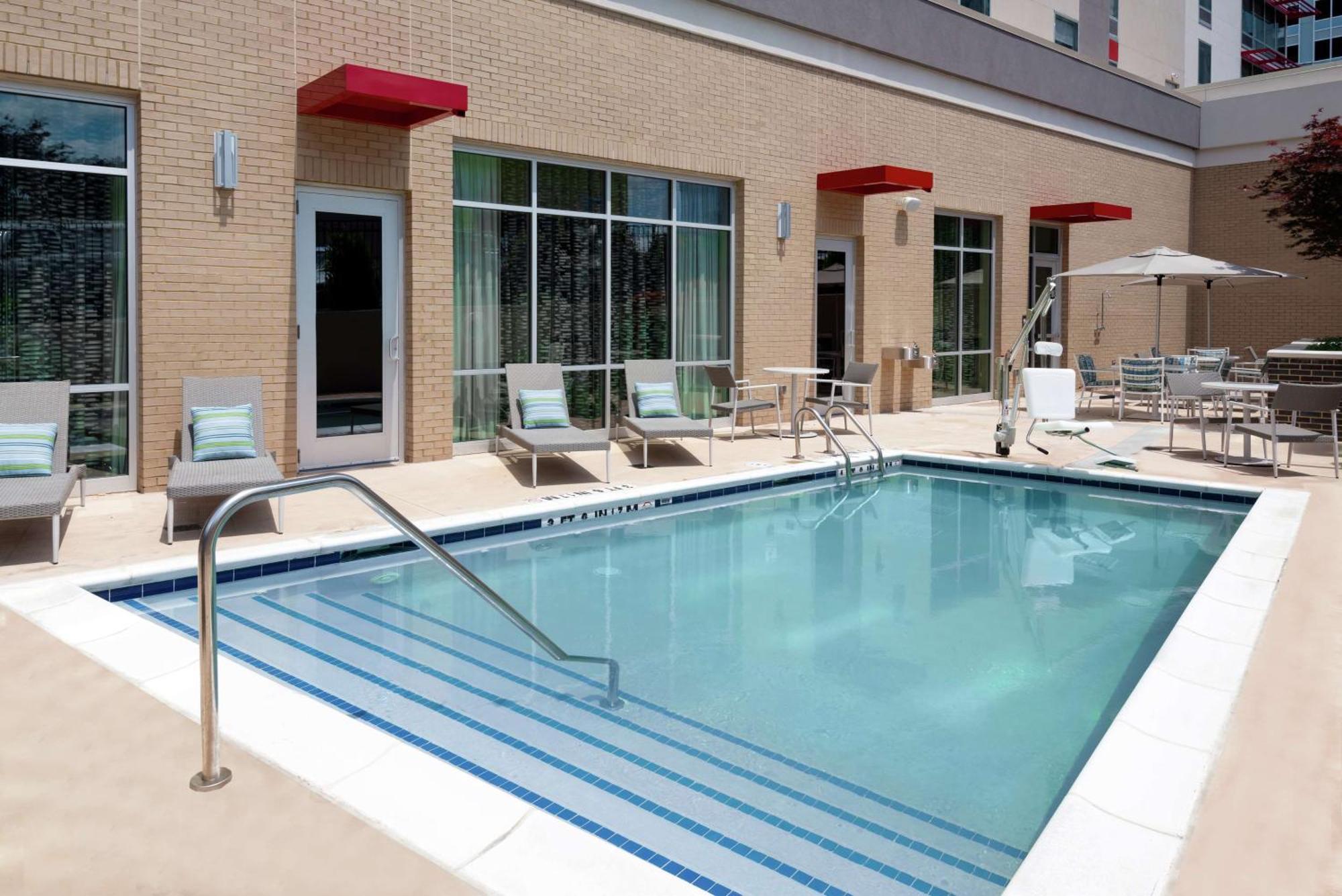 Hampton Inn & Suites Atlanta Buckhead Place מראה חיצוני תמונה